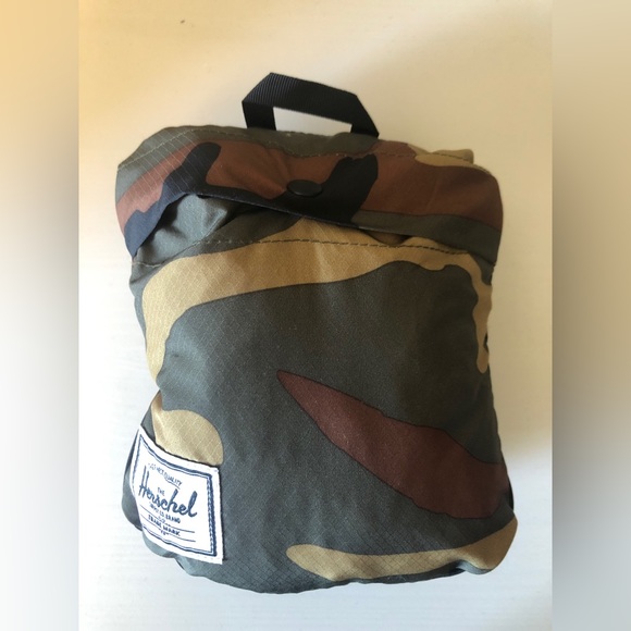 The Herschel Camo Voyage Coaches Jacket Rain Wind Unisex Small - Picture 8 of 8